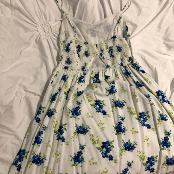 Spring dress - Picture 2 of 4